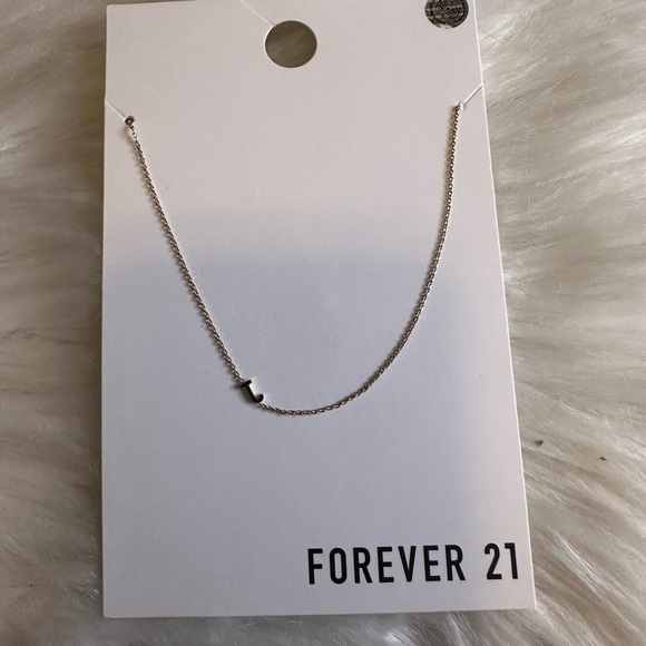 💥10/$10 Forever 21 Silver initial J Necklace - Picture 1 of 3